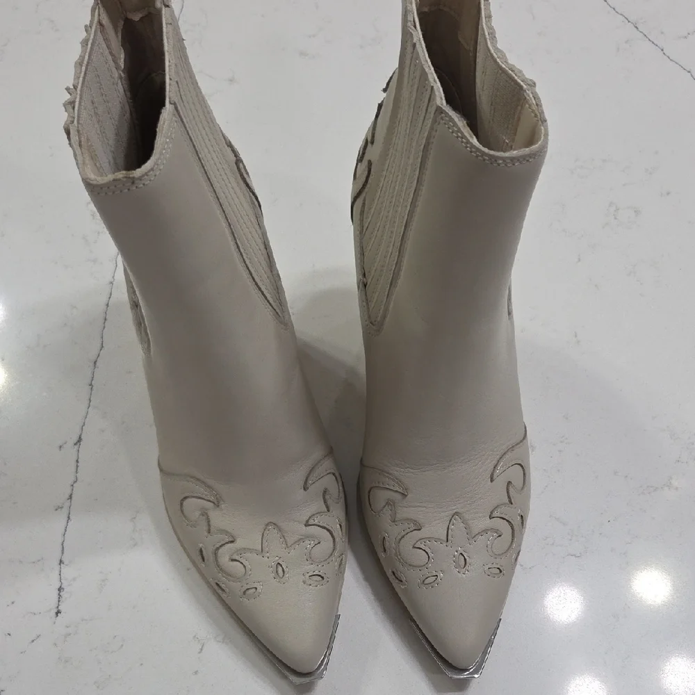 Steve Madden chic cream
